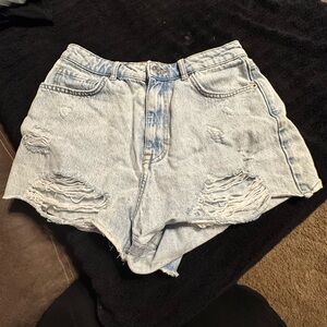 Light washed Zara distressed shorts. Size 6.